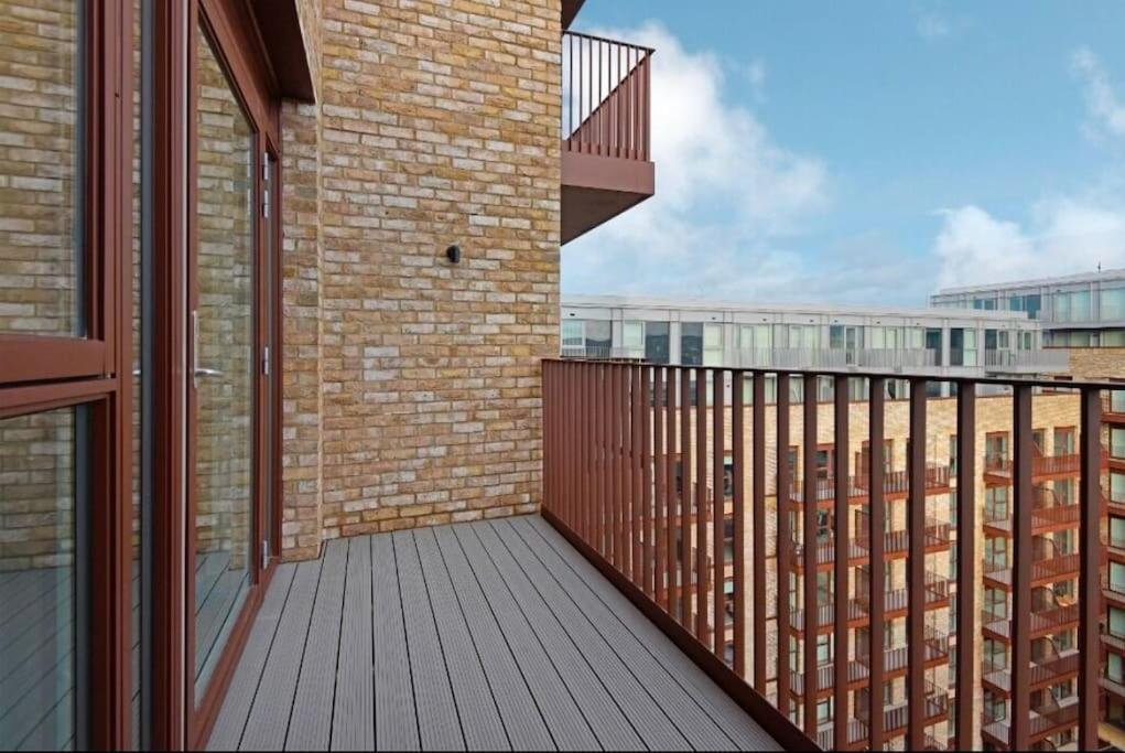 City Escape - Royal Wharf Londra Esterno foto