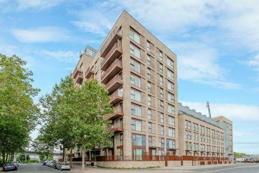City Escape - Royal Wharf Londra Esterno foto